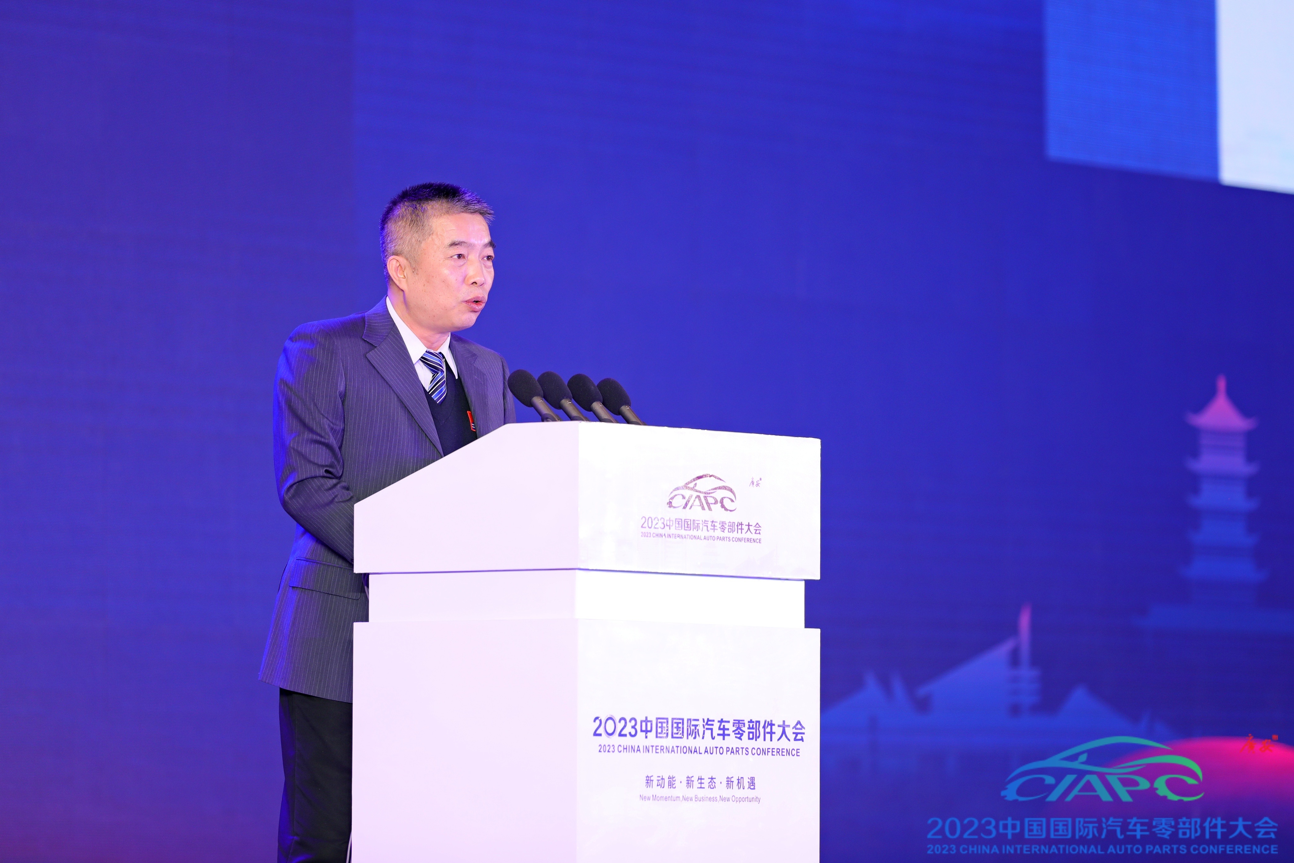 羅俊杰：中國汽車產業(yè)抓住歷史機遇，推動新四化轉型升級_北京中汽四方會展有限公司